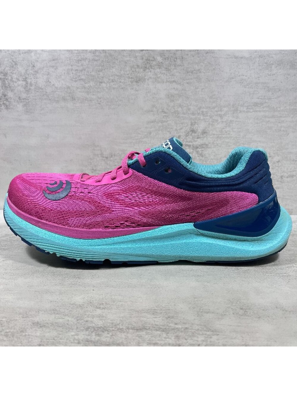 Topo Ultrafly 3 Running Shoes - Women's Size 10 - Pink Blue